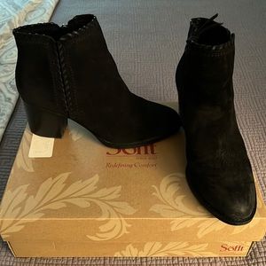 Sofft Wilson black suede bootie. Size 9